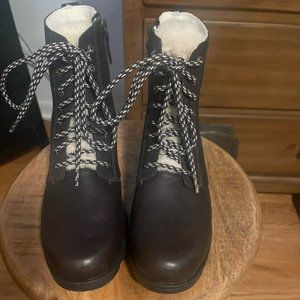 Sorel - Emilie Genuine Shearling Short Lace Cozy Lace up Boot